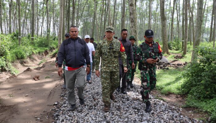 Dansatgas TMMD ke-127 TH. 127 Kodim Kediri Tinjau Langsung Sasaran Pembangunan di Desa Gadungan