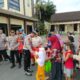 Tebar Kebaikan di Bulan Suci, Polres Kediri Kota Rutin Bagikan Takjil Gratis di Depan Mako