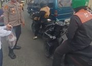 POLSEK SEMEN KEDIRI BAGI-BAGI TAKJIL, WUJUDKAN KEPEDULIAN DAN SILATURAHMI DENGAN MASYARAKAT 9 IMG 20260226 185834