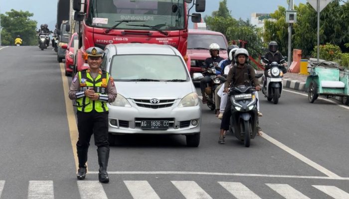 Pelanggaran “ Ngeblong “ Dinilai Beresiko Tinggi Memicu Lakalantas, Satlantas Polres Kediri Kota Lakukan Langkah Antisipasi
