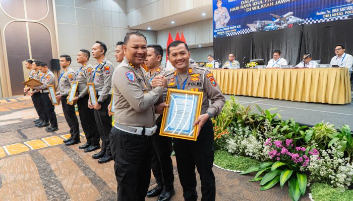 Rakor Lintas Sektoral Operasi Ketupat Semeru 2026, Kasatlantas Polres Kediri Kota Terima Penghargaan