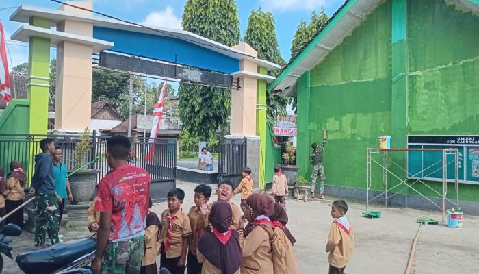 Kedekatan Satgas TMMD Kodim Kediri dengan Siswa Warnai Aktivitas di SDN Gadungan 4