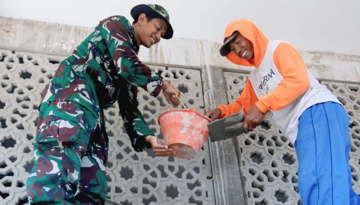 Satgas TMMD Marinir Rehabilitasi Musholla Al Ikhlas di Desa Gadungan