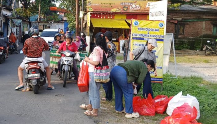 Wujudkan Toleransi Beragama, Jemaat GEDI Bagi-Bagi Takjil