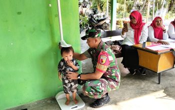 Percepat Penurunan Stunting di Wonodadi, Babinsa Salam Aktif Dampingi Posyandu