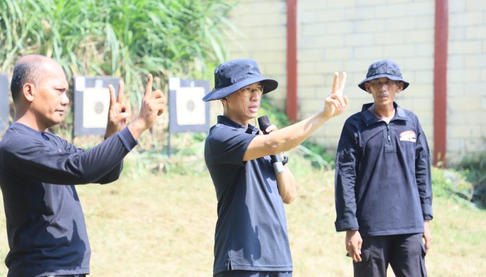 Polres Kediri Kota Tingkatkan Profesionalisme Personel Lewat Latihan Menembak