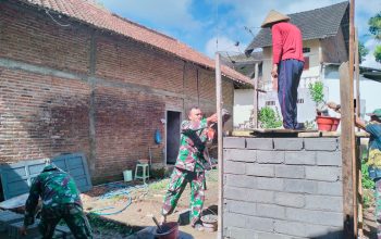 Bangun Sanitasi Babinsa Kerjen Bersama Warga, Wujud Nyata Pencegahan Penyakit