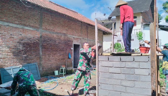 Bangun Sanitasi Babinsa Kerjen Bersama Warga, Wujud Nyata Pencegahan Penyakit
