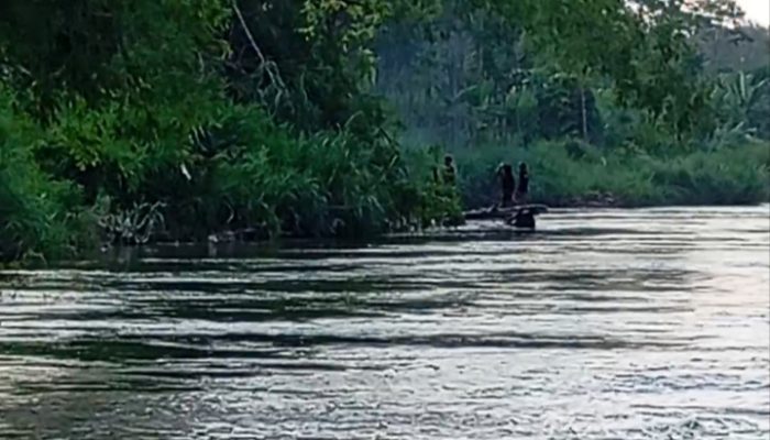 Tangkap Pelaku Aktivitas Sedotan Pasir Liar di Kali Brantas Desa Mlati, Kediri.