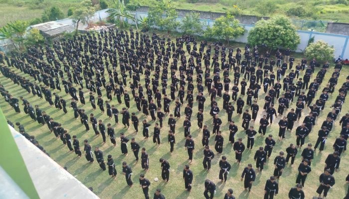Ribuan calon warga SH Terate Cabang Tuban ikuti pembinaan terpusat jelang Suro 2026 di Padepokan Jati Wasesa.