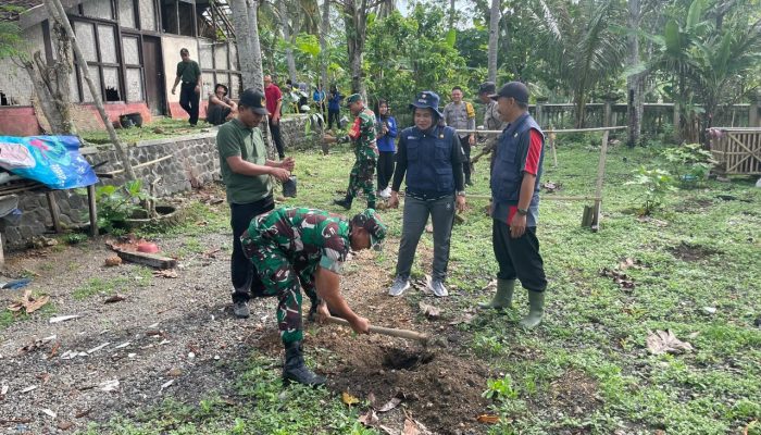 Penghijauan Monumen Trisula, TNI-Polri Bersama SMKN 1 Bakung Wujudkan Kepedulian Lingkungan