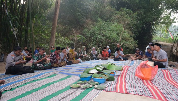 Awali Pembangunan Jembatan Garuda Warga Desa Plumpungrejo Gelar Selamatan