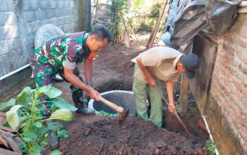 Wujud Kemanunggalan TNI, Babinsa Rejoso Gotong Royong Renovasi MCK Warga Binangun 5 IMG 20260610 WA0029
