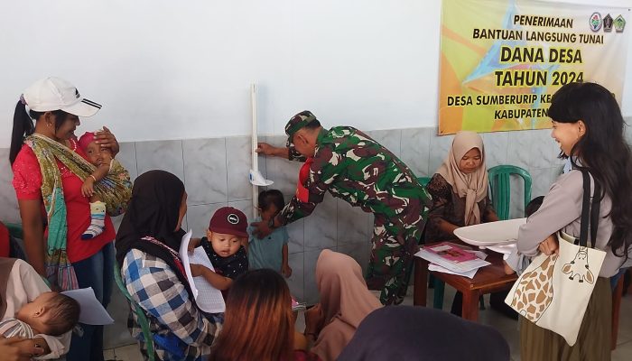 Tekan Angka Stunting, Babinsa Sumberurip Dampingi Pelaksanaan Kegiatan Posyandu Balita