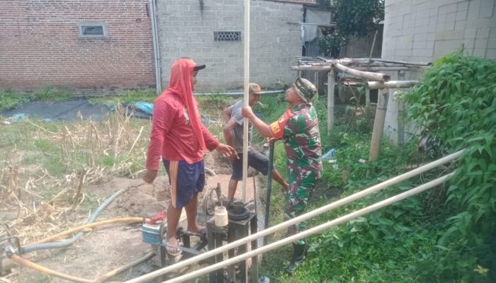 Atasi Kendala Air, Babinsa Dadaplangu Serka Marjan Bantu Pembuatan Sumur Bor untuk Pertanian