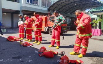 Sinergi Kodim 0808/Blitar Dan Damkar Kota Blitar Gelar Pelatihan Pengoperasian Truk Serta Mitigasi Kebakaran 3 IMG 20260708 WA0065