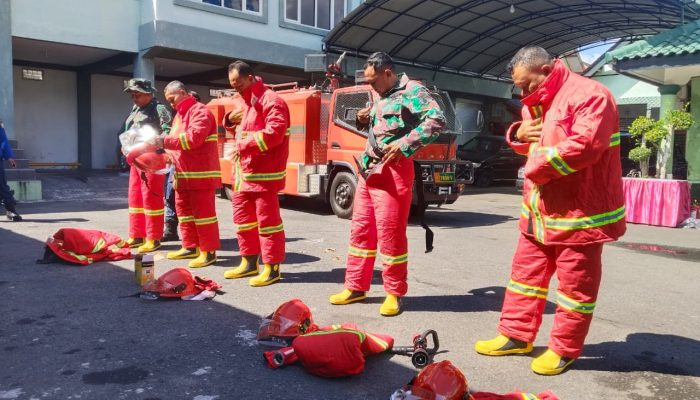 Sinergi Kodim 0808/Blitar Dan Damkar Kota Blitar Gelar Pelatihan Pengoperasian Truk Serta Mitigasi Kebakaran