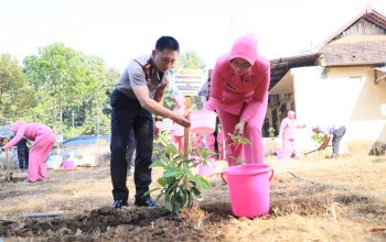 Dukung Program ASRI Presiden RI, Kapolres Kediri Kota Pimpin Penanaman Pohon Peringati Hari Bhayangkara ke-80 dan HKG Bhayangkari ke-74