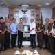 Kapolres Kediri Kota Perkuat Sinergi dengan Kejari, Serahkan Penghargaan kepada Kajari atas Dukungan Penegakan Hukum Presisi