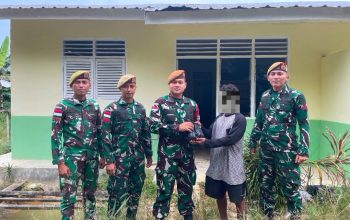 Satgas Pamtas RI-Malaysia Yonarmed 19/Bogani Terima Penyerahan Sisik Trenggiling dari Warga, Wujud Keberhasilan Pembinaan di Perbatasan