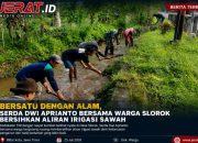 Bersatu dengan Alam, Serda Dwi Aprianto Bersama Warga Slorok Bersihkan Aliran Irigasi Sawah
