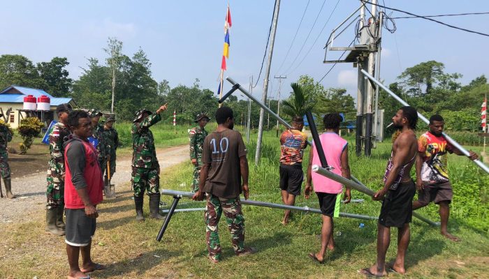 Harapan Baru Terangi Kampung Binaan, Satgas Swasembada Yonif 643/Wns Koops TNI Habema Bersama Warga Pasang Lampu Solar Cell