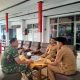 Tingkatkan Kondusifitas Wilayah, Babinsa Ngadirejo Gelar Komsos Bersama Aparat Kelurahan