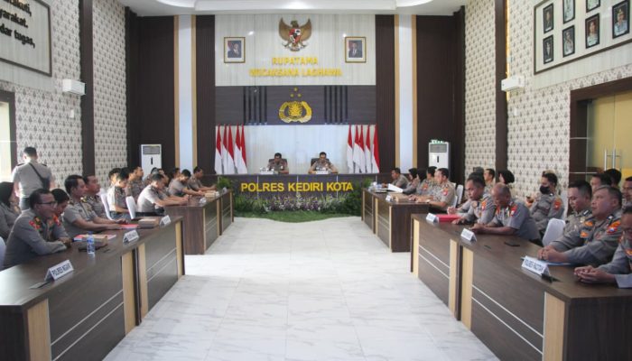 Biroops Polda Jatim Ingatkan Jajaran: Perkuat Pengamanan, Kurangi Pelanggaran di Media Sosial
