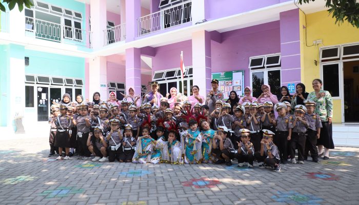 Hangat dan Ceria, Kapolres Kediri Kota Sambangi Dua TK Kemala Bhayangkari di Kota Kediri