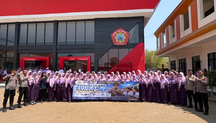 Tak Sekadar Kenalkan AI, Polres Kediri Kota Bekali Pelajar Cara Saring Informasi di Medsos