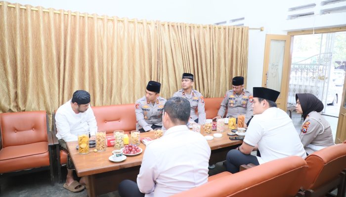 Kapolres Kediri Kota-Gus Bidin Sepakat Perkuat Komunikasi Jaga Keamanan Kegiatan di Lirboyo