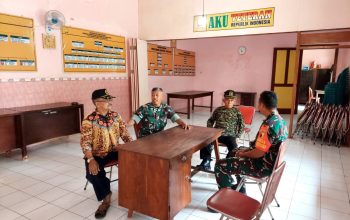 Eratkan Silaturahmi dan Wujud Penghormatan, Babinsa Koramil 0808/01 Sukorejo Gelar Komsos Bersama LVRI Kota Blitar