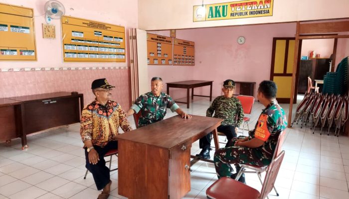 Eratkan Silaturahmi dan Wujud Penghormatan, Babinsa Koramil 0808/01 Sukorejo Gelar Komsos Bersama LVRI Kota Blitar