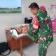 Inovasi Tekan Stunting, Babinsa Posramil Kepanjenkidul Dampingi Terapi Renang Balita Di Posyandu Sartika II