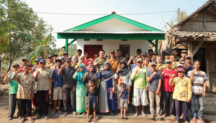 Tak Sekadar Rumah, Dandim 0809/Kediri Hadirkan Harapan Baru bagi Ibu Rohmiati