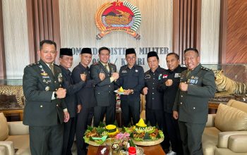 PSHT Cabang Kota Kediri Datangi Makodim 0809, Beri Ucapan HUT ke-81 TNI 3 IMG 20261005 WA0068