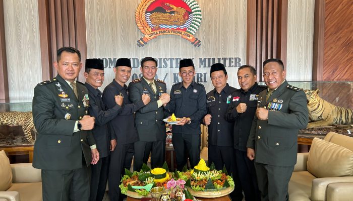 PSHT Cabang Kota Kediri Datangi Makodim 0809, Beri Ucapan HUT ke-81 TNI