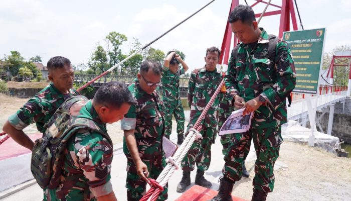 Tim Wasrik Itdam V/Brawijaya Tinjau Proyek Pembangunan Jembatan Di Wilayah Kodim 0808/Blitar