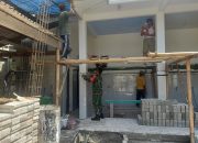 Pererat Kebersamaan, Babinsa Koramil Sanankulon Laksanakan Pengecatan Masjid Nurul Huda Blitar
