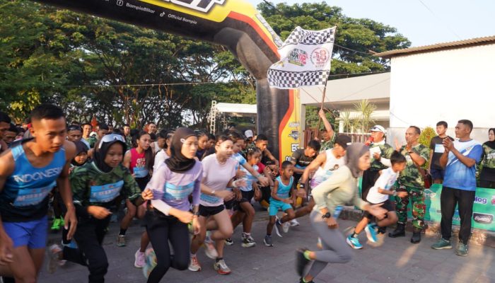 Semarakkan HUT TNI Ke-81, Koramil 0808/03 Kanigoro Gelar Fun Run 5K Bersama Masyarakat