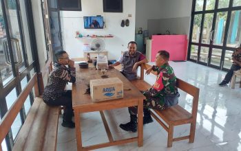 Pererat Sinergitas, Babinsa Dan Bhabinkamtibmas Gelar Komsos Bersama Aparat Kelurahan Kepanjenlor