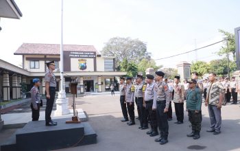 Kapolres Kediri Kota Beri Penghargaan kepada 33 Personel dan Mitra Polri, Apresiasi Prestasi hingga Pencegahan Konflik