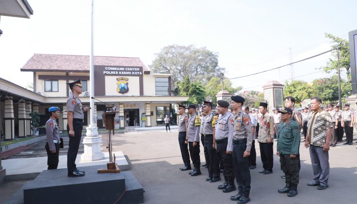 Kapolres Kediri Kota Beri Penghargaan kepada 33 Personel dan Mitra Polri, Apresiasi Prestasi hingga Pencegahan Konflik