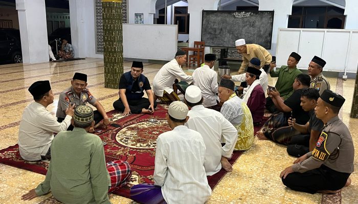 Subuh Keliling di Masjid Darunnajach, Kapolres Kediri Kota Ajak Warga Jaga Kamtibmas dan Manfaatkan Layanan 110