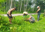 Jaga Kelestarian Lingkungan, Babinsa Ngadirejo Bersama Warga Gotong Royong Tanam Pohon Saman Dan Trembesi 9 IMG 20261024 WA0042