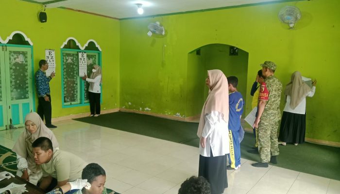 Tingkatkan Kualitas Kesehatan Pelajar, Serma Supriyadi Dampingi Screening Kesehatan Di SDI Bina Insan Mulia